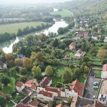 De 11 Personnes A La Campagne Tatil Evi Nanteuil-sur-Marne
